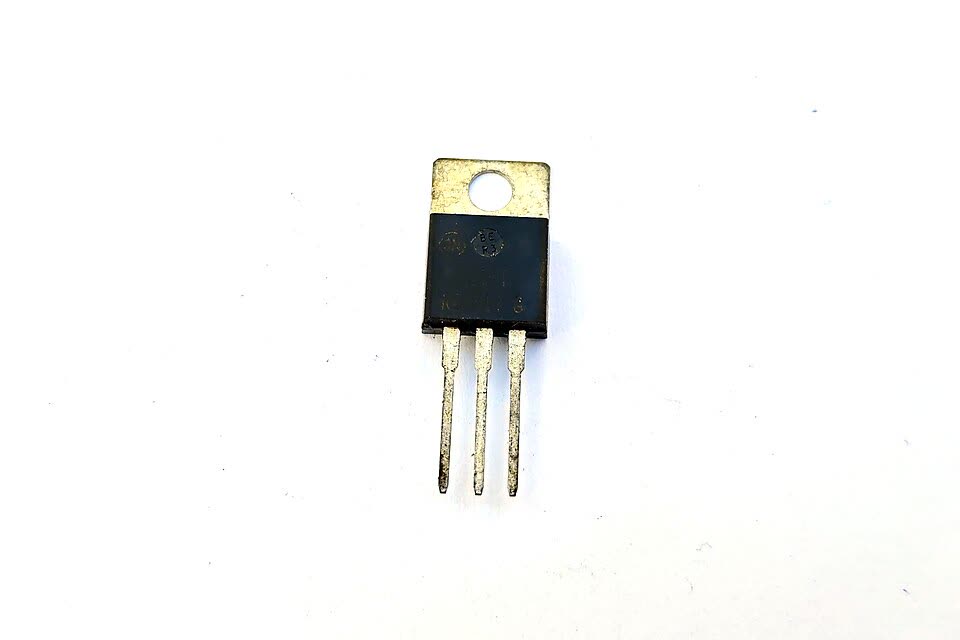 MOSFET dalam kemasan TO-220