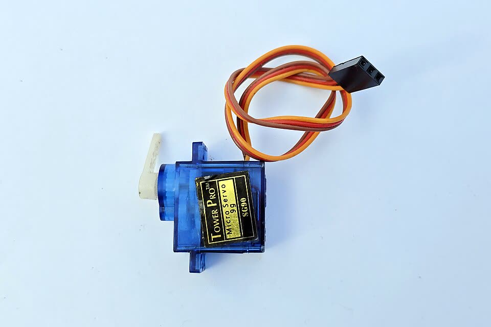 Servo mikro SG90